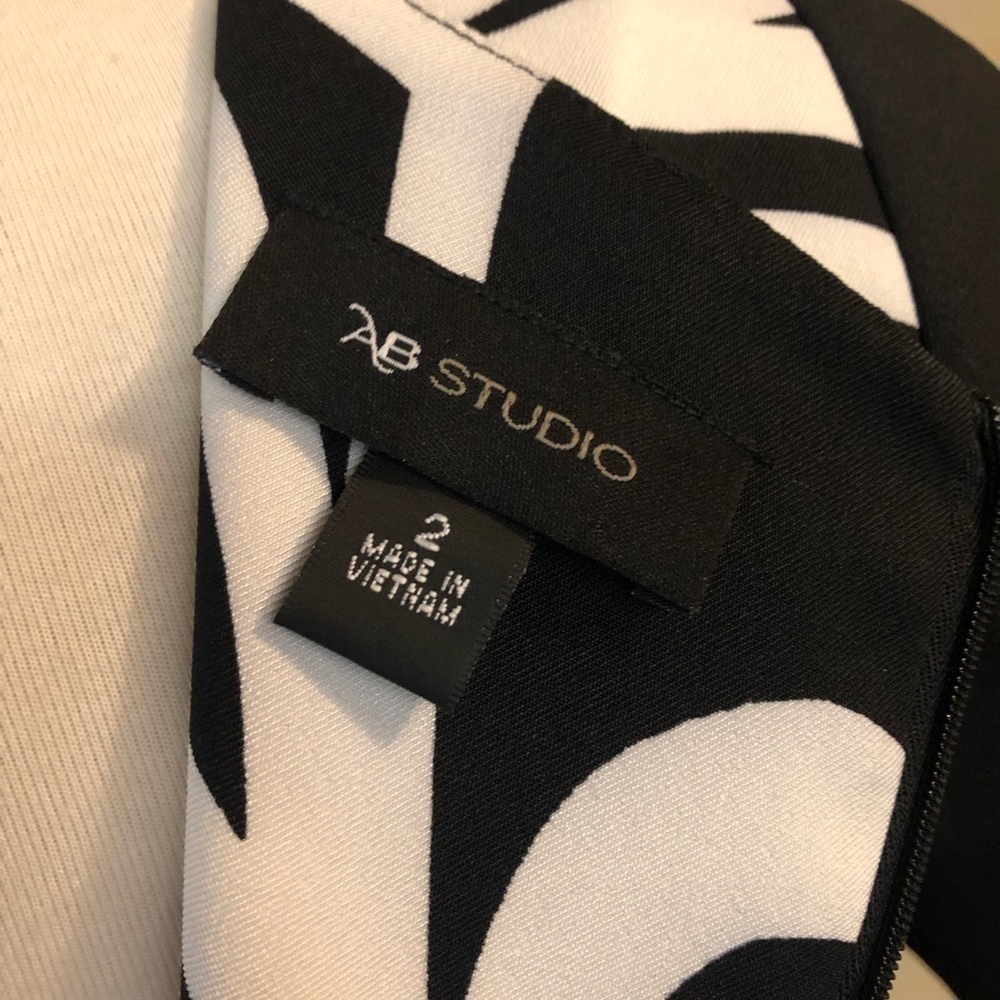 Black and White Floral Shift Dress by AB Studio - Picture 2 of 13
